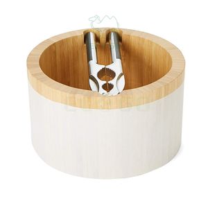 Ensemble de bols à casse-noix en bois naturel avec outil de casse-noix en métal - Product Image 4