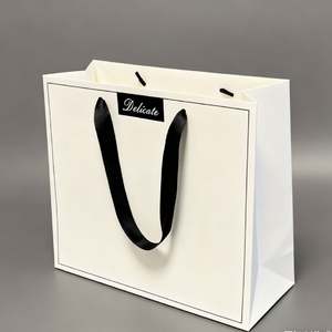 Sac en papier d'usine, logo imprimé personnalisé, sac en papier de luxe pour vêtements, sous-vêtements, boutique, sac cadeau recyclable avec ruban - Product Image 1