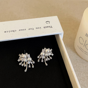 ต่างหูมุกหัวเข็มสีเงิน S925แบบฝรั่งเศสย้อนยุคขายดีต่างหูเม็ดกลมสำหรับผู้หญิงอินเตอร์เน็ตไฮเอนด์ขายส่งวัสดุหลักทองเหลือง - Product Image 1