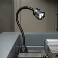 Lampe de travail CNC multi-tension ONN-M3W 24/220V, col de cygne flexible. Résiste au liquide de refroidissement et à la poussière. Scellé et brillant.
