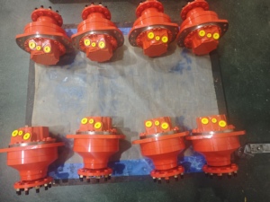 Moteur hydraulique à pistons radiaux 05, déplacement 380-820 ml/r, couple 3320 N.m, 160 tr/min, pour chargeuse compacte - Product Image 2