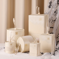 Boîte cadeau en velours haut de gamme personnalisée Nouveau style chinois Boîte cadeau de mariage Boîte carrée avec serrure Poignée en PU Sac à main cadeau