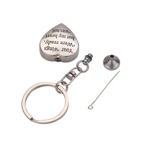 Portachiavi creativo con ala d'angelo sublimazione personalizzato con stampa fotografica Logo piccolo ciondolo a cuore per il regalo di laurea per i tuoi cari - Product Image 3