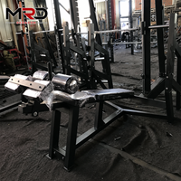 Machine de presse inclinée pour la poitrine, cadre d'entraînement en acier à charge de plaques pour la poitrine et les épaules avec dispositifs de sécurité pour usage commercial en salle de sport