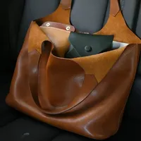 Sac à main marron de haute qualité pour femme, grande capacité, style rétro, pour tablette, en PU souple, texture luxueuse, sac porté épaule avec fermeture éclair
