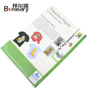 Papier transfert thermique A4 pour t-shirts blancs et tissus légers, compatible <span class=keywords><strong>avec</strong></span> les copieurs laser couleur, film d'impression par transfert laminé, fabrication en usine - Product Image 1