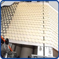 Remplissage de centre de panda multifonctionnel. Machine à biscuits et biscuits en bois