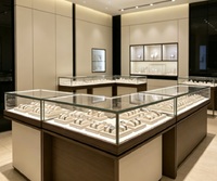 Design d'intérieur élégant et moderne pour boutique de montres de luxe, solution complète d'affichage en bois bicolore pour vitrine de bijouterie de centre commercial avec éclairage LED