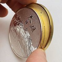 Weihnachtliche Gedenkmünze mit Dünner Roter Linie aus Eisen/Zinklegierung, Roségold-Finish, Sammlerstück