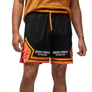 Shorts de basket-ball en mesh noir et orange pour hommes SINEWY SPORTS, impression par sublimation de logo personnalisé, polyester respirant, coupe classique - Product Image 1