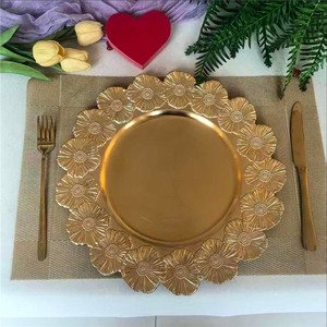 Elegante Piatto Decorativo Floreale Dorato, Sottopiatto per Cena, per Casa, Hotel, Matrimoni e Feste - Product Image 1
