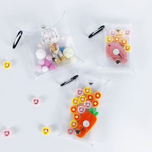 กระเป๋าใส่เหรียญ PVC ขนาดเล็กแบบใส ราคาโรงงาน พร้อมกระดุมแป๊ก พวงกุญแจ กระเป๋าสตางค์ใบเล็ก และซองใส่บัตรทรงสี่เหลี่ยม - Product Image 2