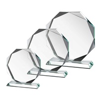 Trophée en verre octogonal gravé en jade transparent, prix de gros abordable, avec boîte cadeau