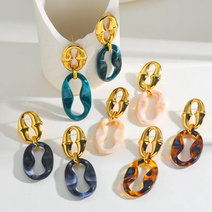 Pendientes Minimalistas de Acero Inoxidable 304 Chapados en Oro de 18K con Resina en Forma de Ocho, Diseñados para un Uso Diario Ligero - Product Image 1