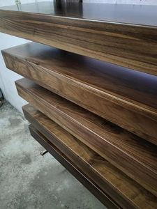 Battistrada di un pannello in legno di qualità per scale in noce nera del Nord America - Product Image 6