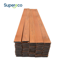 Planche de terrasse en WPC moderne pour extérieur, antidérapante, brossée, à emboîtement, imperméable, résistante aux UV, composite à grain de bois
