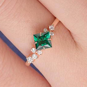 Anillo de Compromiso de Plata de Ley 925 Chapado en Oro Rosa con Diseño Delicado y Gema de Esmeralda - Product Image 6