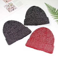 Casquette tricotée à revers 100 % acrylique à rayures, texture grossière, style rétro, faible MOQ, idéale pour l'hiver, tenues décontractées et polyvalentes