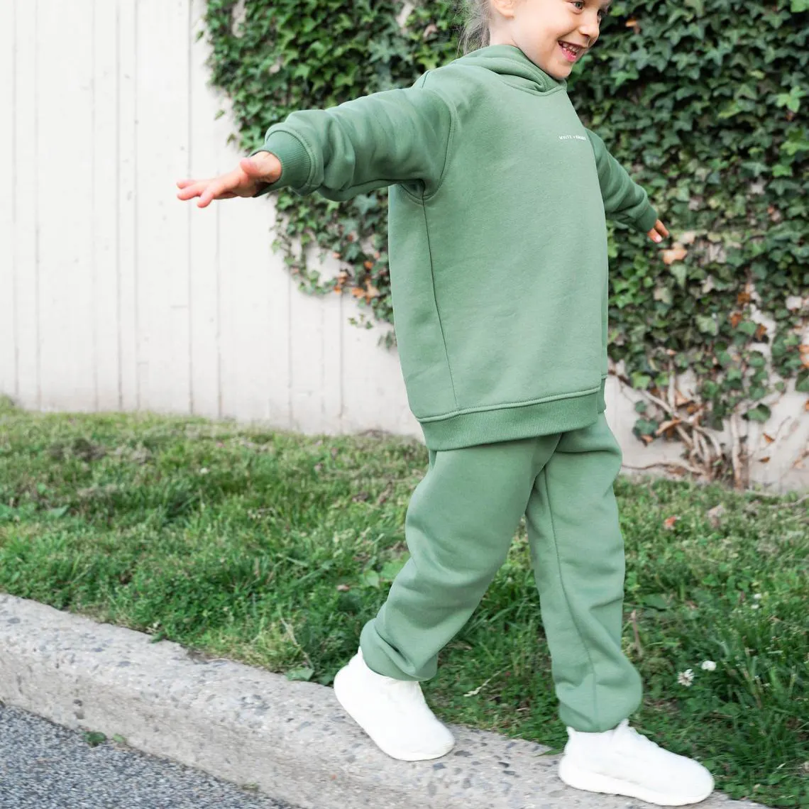 Private Label 2pcs vestito di colore puro con cappuccio pullover + jogger pantaloni all'ingrosso del bambino di usura dei capretti dei bambini designer di abbigliamento