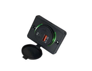 Cargador de Coche Universal de 12V con Doble USB, Impermeable IP65, Certificado CE/FCC, Negro, para Vehículos Comerciales, Uso en Exteriores y Todoterreno - Product Image 1