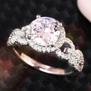 Anello Geometrico Intrecciato con Design Circolare per Donne - Product Image 4