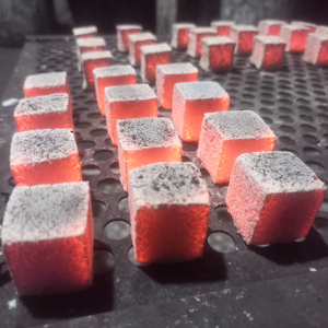 Briquetas de carbón de cáscara de coco para barbacoa y narguile Shisha con sabor natural - Product Image 1