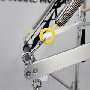 Cama de entrenamiento multifuncional para el cuidado corporal con resortes ajustables, Reformer de Pilates comercial con torre, para uso en almacenes y envío. - Product Image 3