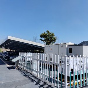 Chargeur solaire pour véhicules électriques Yixindian avec stockage de batterie 60kW 120kW 150kW, station de charge rapide DC pour usage commercial hors réseau - Product Image 3