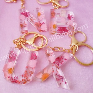 <span class=keywords><strong>Porte</strong></span>-clés personnalisé en résine transparente avec fleur naturelle et initiale, breloque à pompon, souvenir, promotion, cadeau - Product Image 3