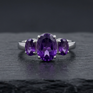 Anillo de Compromiso y Boda Gourik Clásico, Chapado en Rodio, Plata de Ley 925, Corte Ovalado, Amatista Púrpura Natural, Tres Piedras, para Mujer - Product Image 2