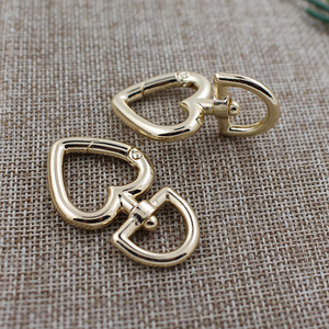 Fábrica <span class=keywords><strong>de</strong></span> forma <span class=keywords><strong>de</strong></span> <span class=keywords><strong>corazón</strong></span> primavera hebilla bolso hardware <span class=keywords><strong>gancho</strong></span> giratorio <span class=keywords><strong>gancho</strong></span> <span class=keywords><strong>de</strong></span> hardware clave <span class=keywords><strong>gancho</strong></span> - Product Image 4