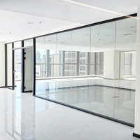 Système de cloisons de bureau modulaires en verre sans cadre à installation facile avec structure en aluminium pour un design d'espace de travail moderne