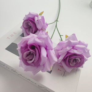 Vente chaude Roses Artificielles Ressemblent Naturel Rouge Réaliste Fleurs Artificielles pour Décorations De Mariage <span class=keywords><strong>Fleur</strong></span> Pièce Maîtresse - Product Image 6