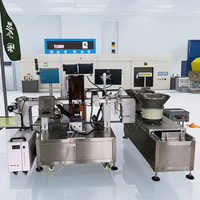 Machine de codage des bouchons intérieurs et extérieurs à alimentation automatique avec système de rejet par vision pour l'emballage des boissons