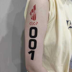 Autocollant de <span class=keywords><strong>tatouage</strong></span> temporaire personnalisé avec numéro, course, imperméable, sport, <span class=keywords><strong>tatouage</strong></span> temporaire, triathlon, lot de tatouages pour <span class=keywords><strong>bras</strong></span>, main, jambe, épaule - Product Image 2