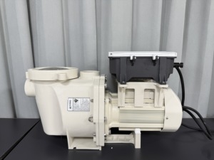 Bomba de Piscina Híbrida de Corriente Alterna/Corriente Directa de 1.5hp, 2hp, 3hp, Alimentada por Energía Solar y Agua de Mar, para Purificación y Filtración - Product Image 2