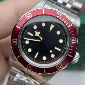 Reloj Deportivo Retro Rojo y Negro con Bisel de Titanio de 38 mm, Movimiento Mecánico Hangzhou, Alarma, Manecillas, Esfera con Cristal de Zafiro y Acero Inoxidable - Product Image 2