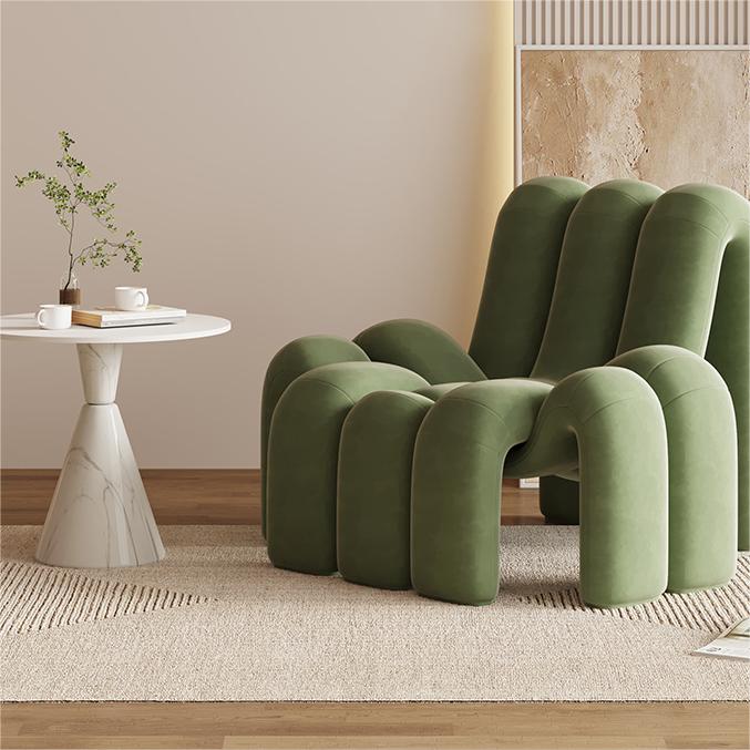 Chaise verte et table basse