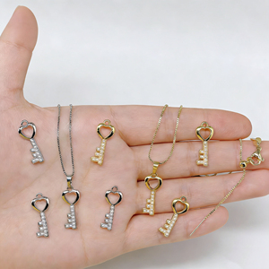 Collier avec pendentif clé d'amour BD-C5908 pour filles, design tendance maman et enfant, beaux cadeaux pour les mères, collier minimaliste pour femmes - Product Image 1