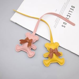 Llavero de Oso Pequeño Adorable al por Mayor - Llavero de Cuero PU con Lazo para Mujer, Colgante Personalizado para Bolso, Regalo para Niñas, MOQ 30 unidades - Product Image 4