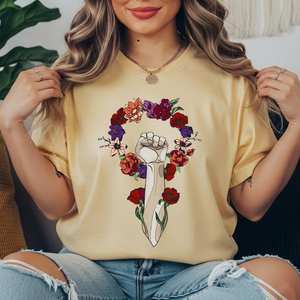 T-shirt da donna con stampa floreale, manica corta, girocollo, 100% cotone, regalo femminista per la Giornata internazionale della donna - Product Image 3