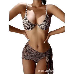 Traje de baño bikini con estampado de leopardo, estilo europeo y americano sexy, traje de baño de dos piezas con aros y chal para mujer - Product Image 2