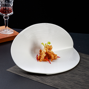 Plateau <span class=keywords><strong>de</strong></span> spectacle en céramique Assiette à dîner blanche irrégulière Steak Pâtes <span class=keywords><strong>Dessert</strong></span> Fruits Plat froid <span class=keywords><strong>Restaurant</strong></span> Assiettes <span class=keywords><strong>de</strong></span> service Vaisselle <span class=keywords><strong>de</strong></span> fête - Product Image 3