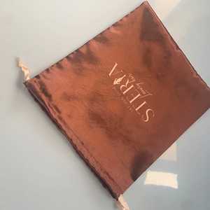 Sacs à cordon personnalisés en satin avec logo imprimé pour bijoux, cils, chaussures, sacs à main et emballages de produits capillaires - Product Image 3