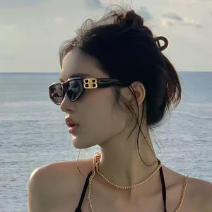 Gafas de sol estilo ojo de gato europeo americano para mujer, montura negra, material de PC, protección UV400, tipo 3. - Product Image 1