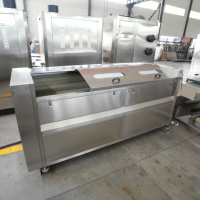 Industriële was- en schilmachine voor zoete aardappelen, taro en andere gewassen.
