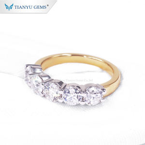 แหวนแต่งงานแบบคลาสสิก Tianyu Gems  ทองคำขาวและทองคำเหลือง 14K  ประดับเพชรโมอิสซาไนต์ทรงกลม DEF  แบบ Eternity Band  ตัวเรือนแบบ Prong Setting - Product Image 2
