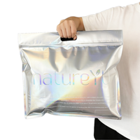 Sacs à poignée découpée en plastique personnalisés par le fabricant, imperméables, réutilisables, pour le shopping et la vente au détail