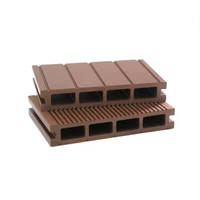 Wasserdichte, rutschfeste WPC-Verbundbodenbeläge und Holz-Terrassenplatten mit geriffelten quadratischen Löchern, ineinandergreifend für Garten und Park