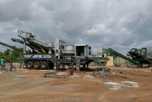 Trituradora de Mandíbulas Automática con Motor AC, PLC, Rodamientos y Engranajes, Alta Capacidad 15-650 TPH, Marca China ZLIN, Equipo para Canteras de Piedra - Product Image 4